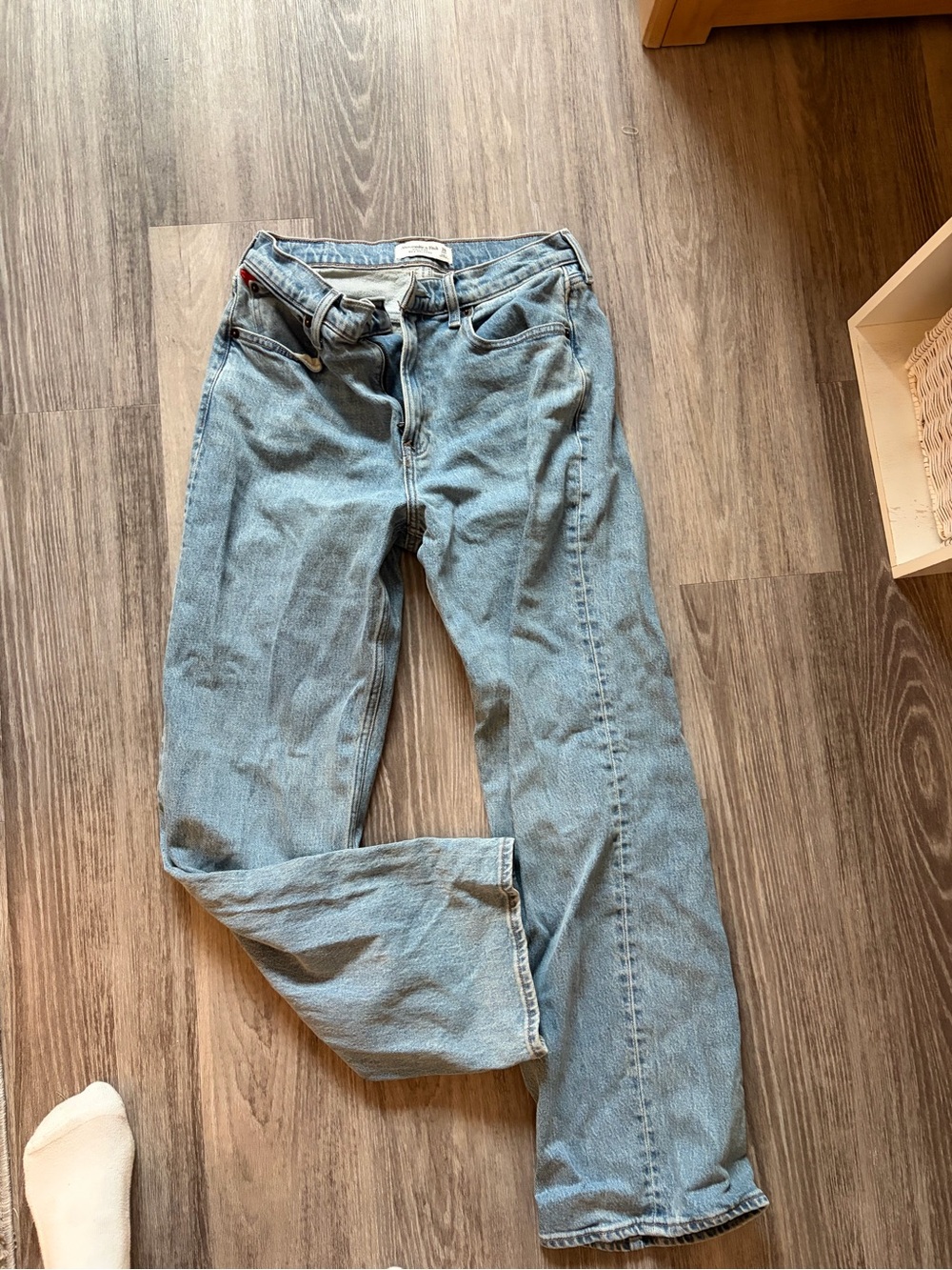 Abercrombie & Fitch Light Wash Straight-Leg Women's Jeans 28S